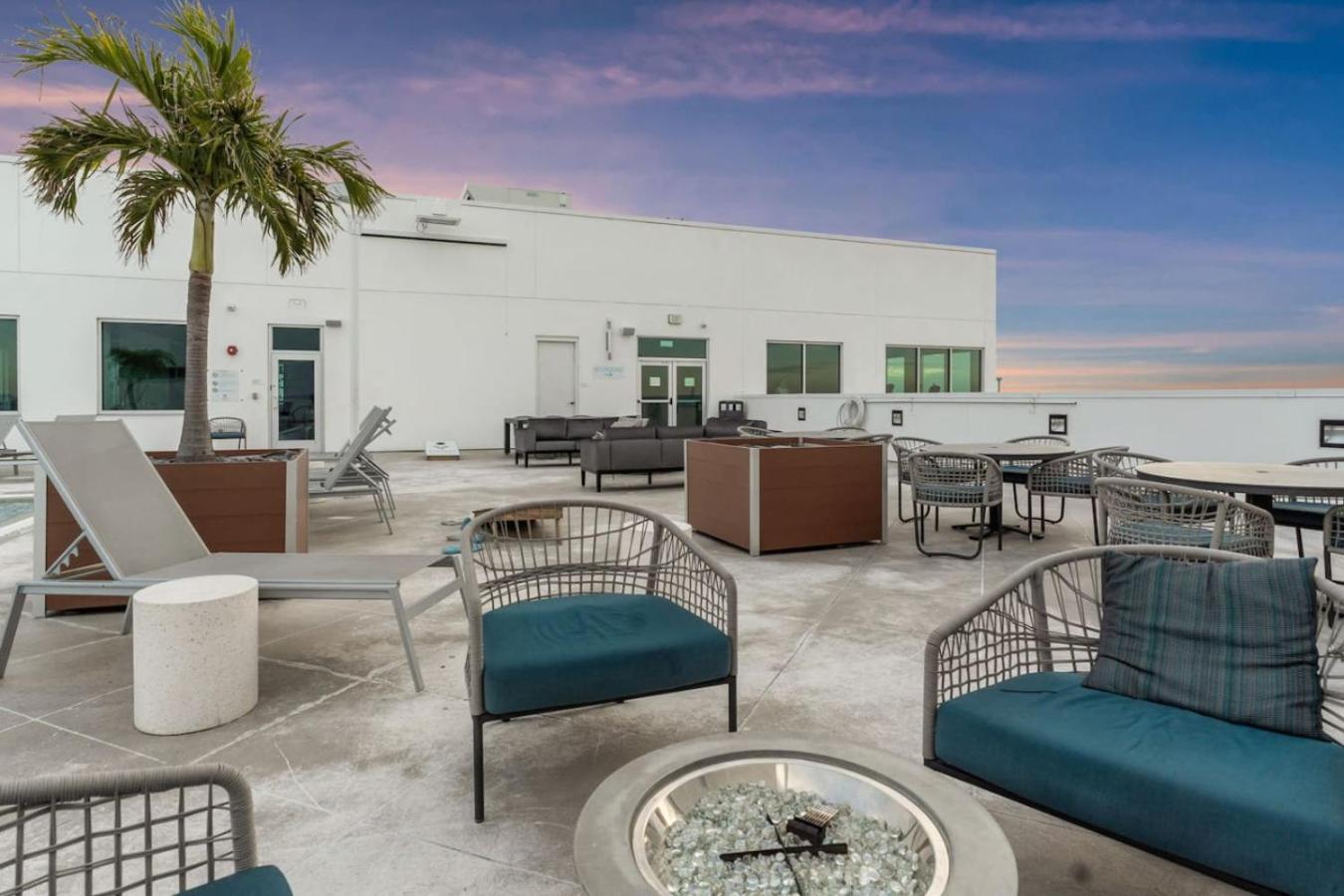 Modern 2 Bed Getaway Steps From Tropicana Field Saint Petersburg Eksteriør billede