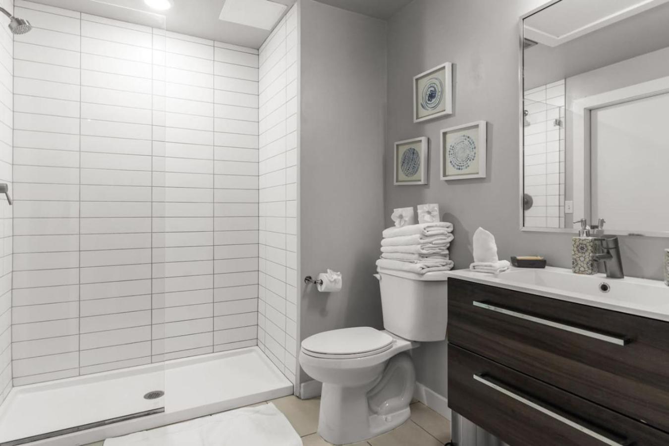 Modern 2 Bed Getaway Steps From Tropicana Field Saint Petersburg Eksteriør billede