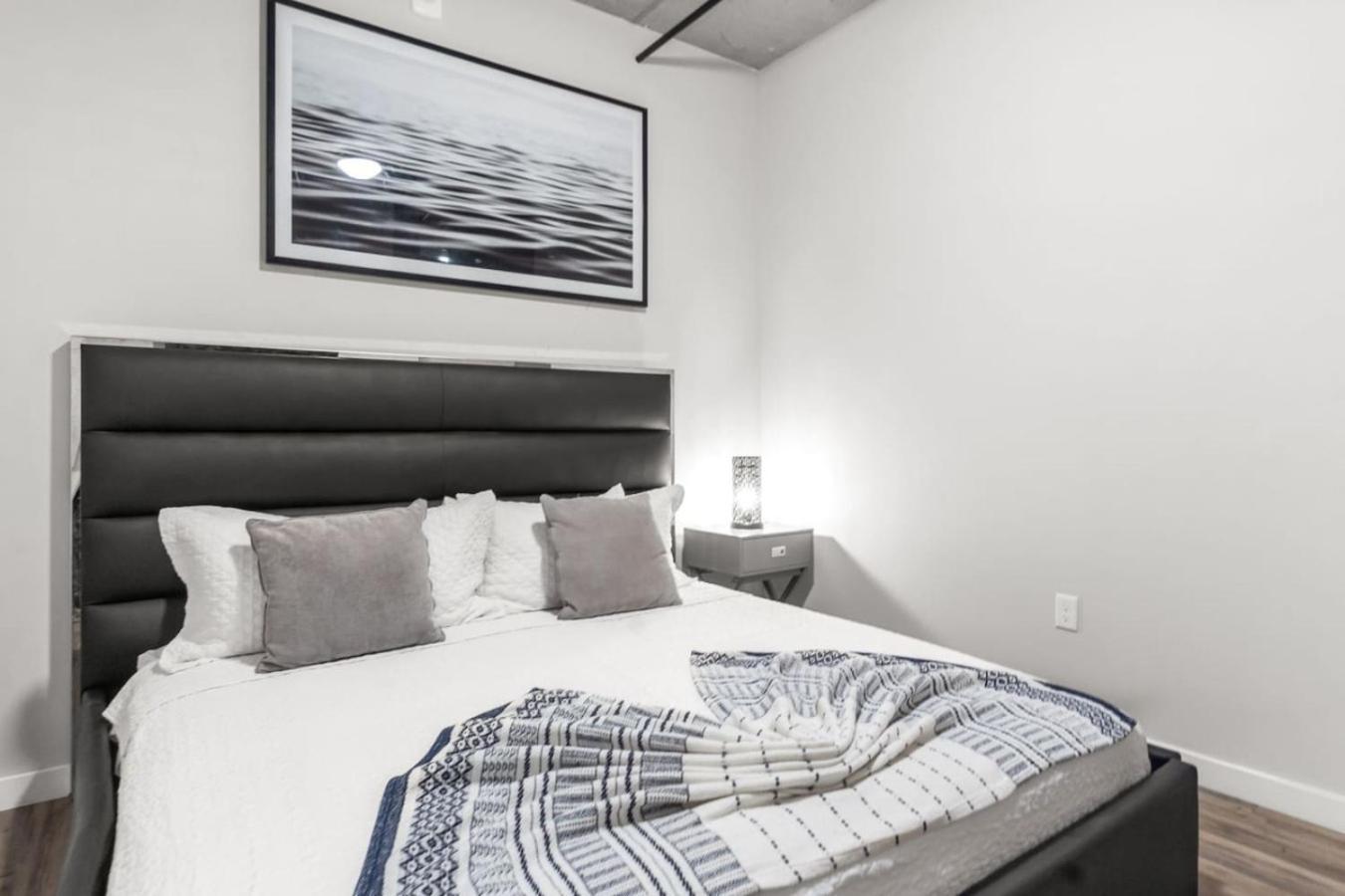 Modern 2 Bed Getaway Steps From Tropicana Field Saint Petersburg Eksteriør billede