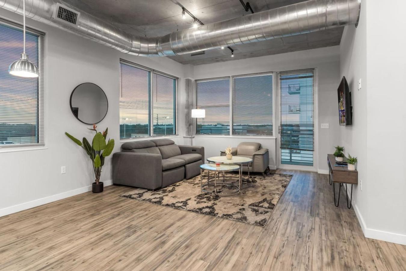 Modern 2 Bed Getaway Steps From Tropicana Field Saint Petersburg Eksteriør billede