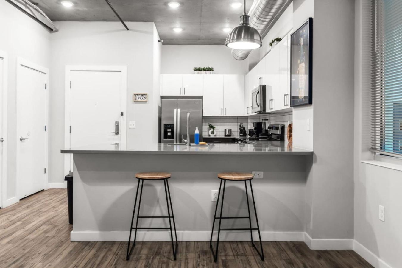 Modern 2 Bed Getaway Steps From Tropicana Field Saint Petersburg Eksteriør billede