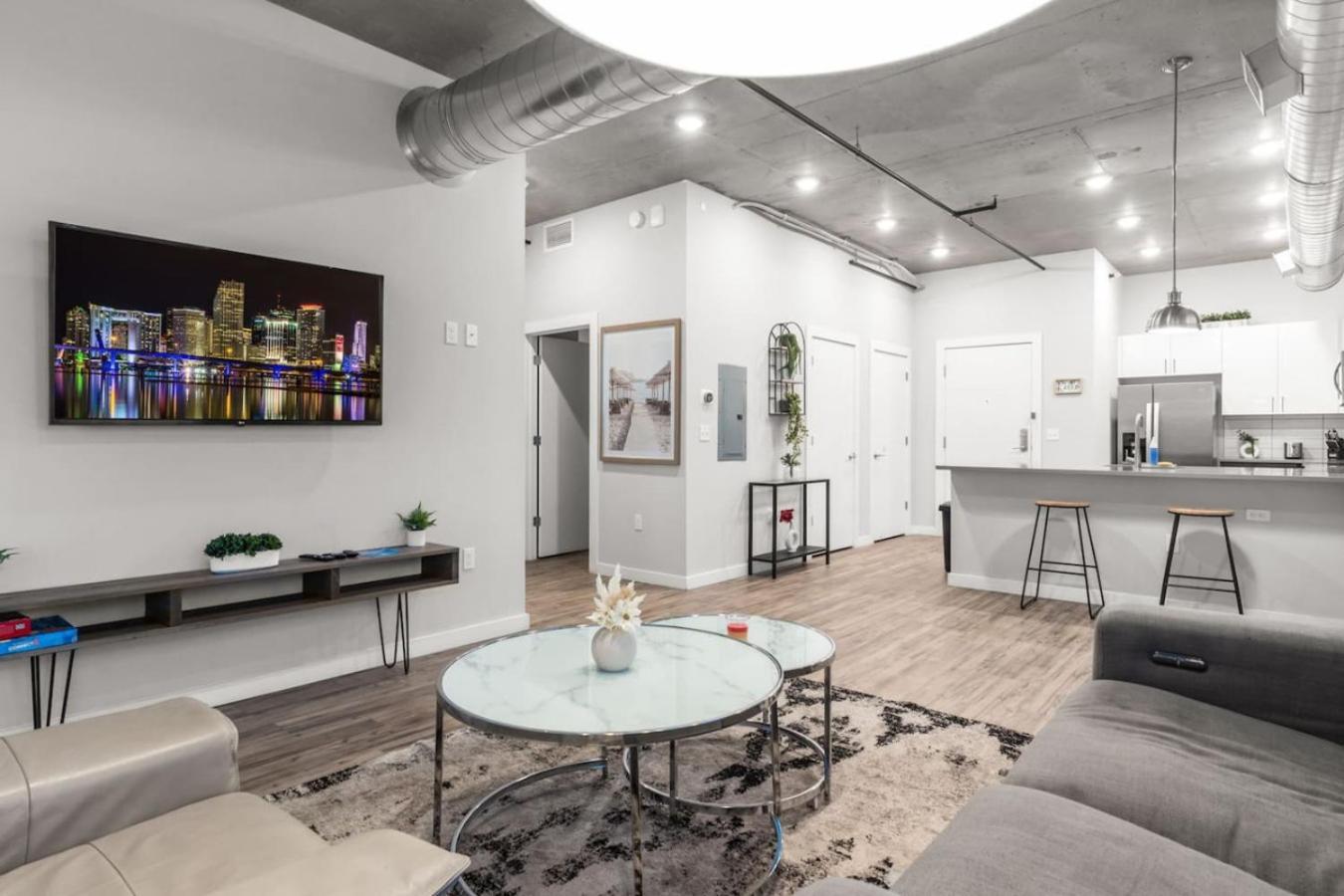 Modern 2 Bed Getaway Steps From Tropicana Field Saint Petersburg Eksteriør billede